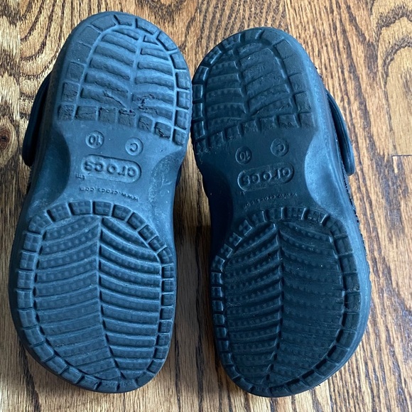 Black Crocs Baya clog, size kids 10. Great condition, minimal wear ships quickly - Picture 8 of 13